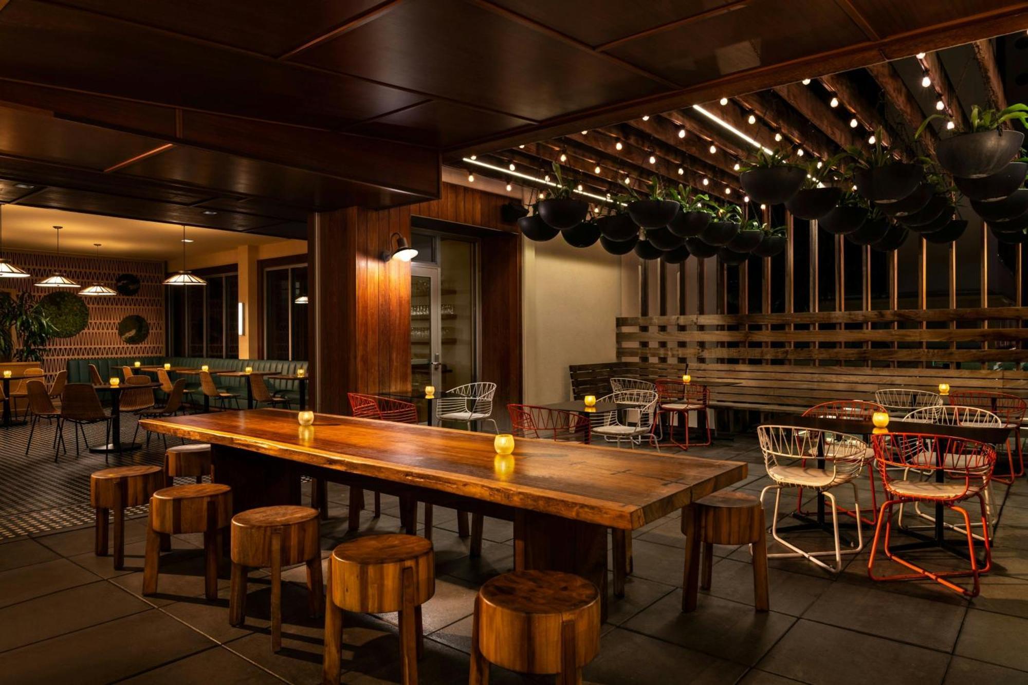 The Laylow Waikiki, Autograph Collection Hotel 4*