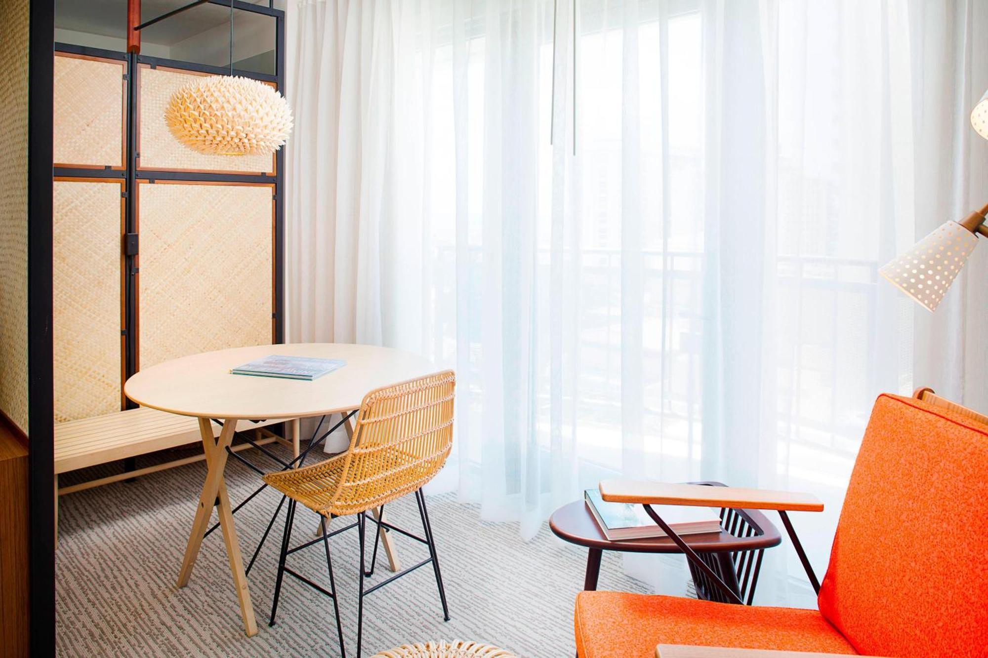The Laylow Waikiki, Autograph Collection Hotel 4*