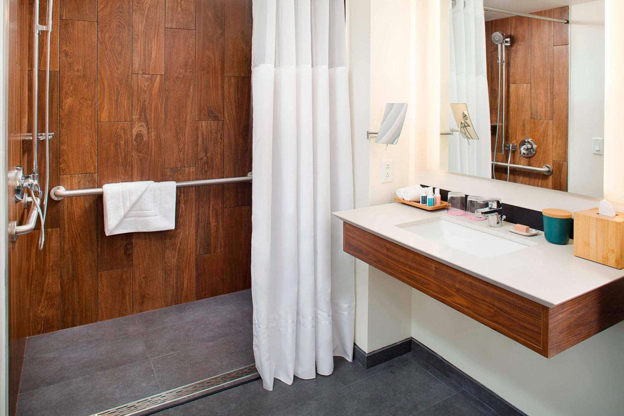 The Laylow Waikiki, Autograph Collection 4*