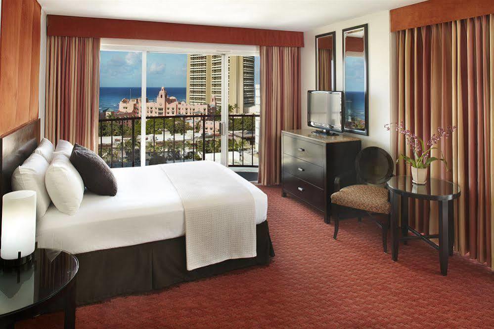 The Laylow Waikiki, Autograph Collection